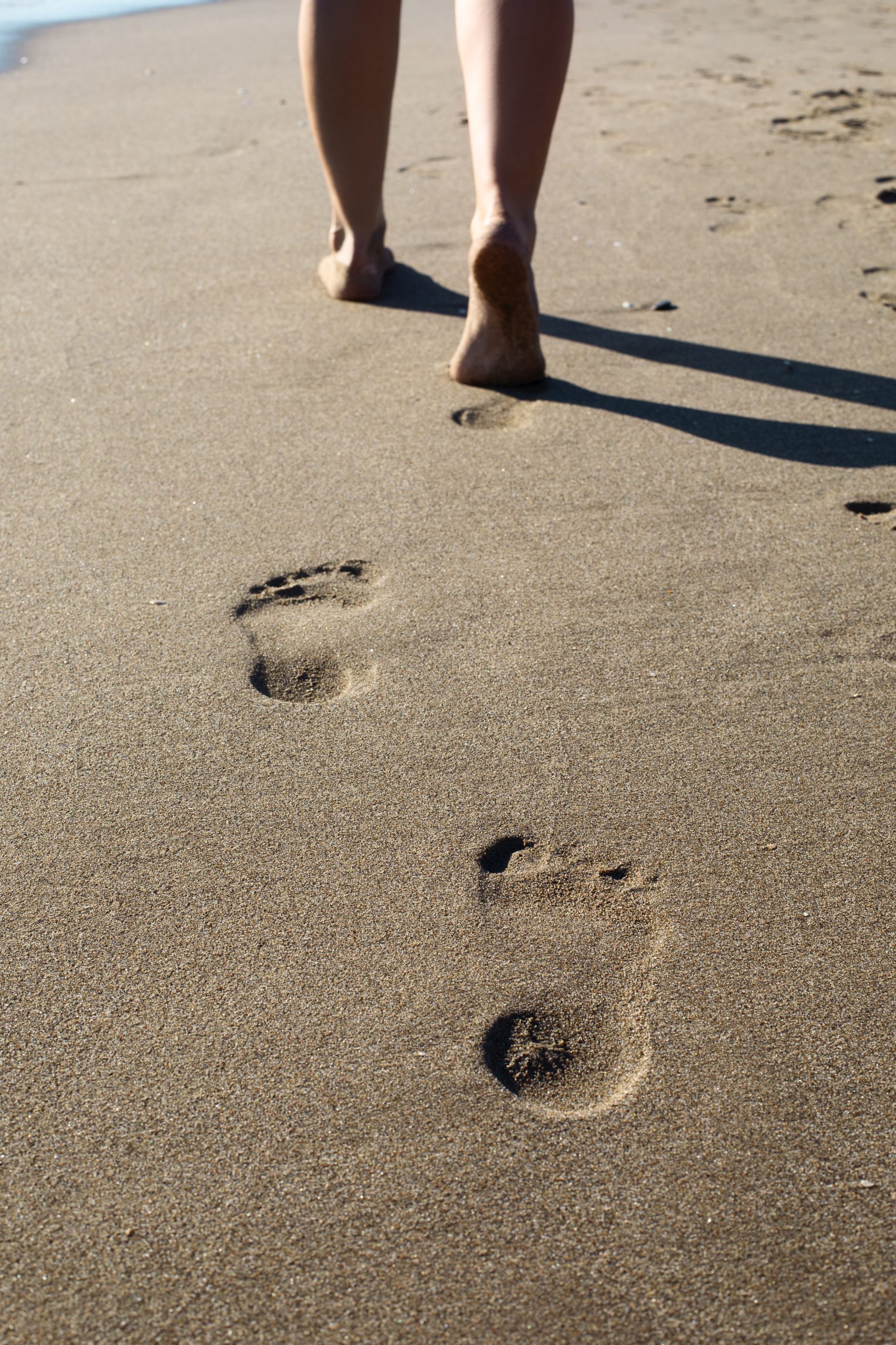 view-beach-sand-summertime-with-footprints
